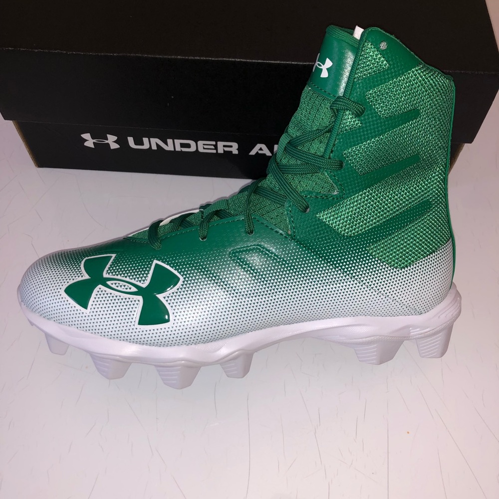 NWB Under Armour FootBall cleats sz 6Y